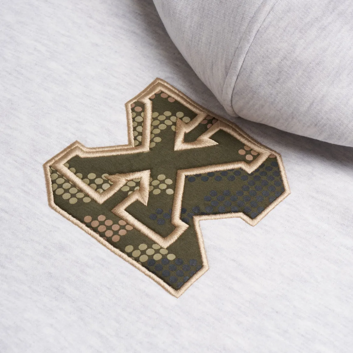 DOT CAMO LETTER HOODIE GREY