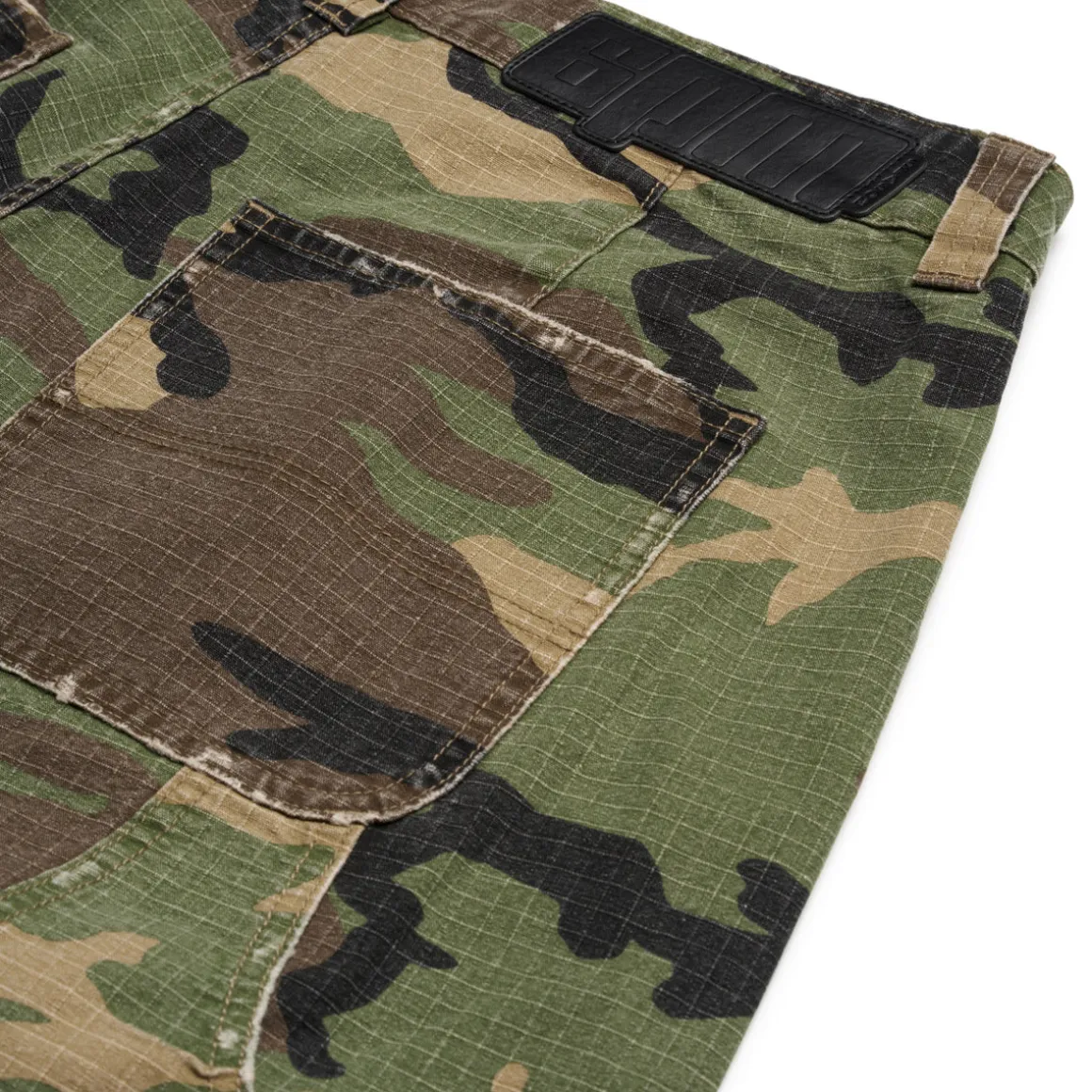 OVERSIZED CAMO WORK SHORTS