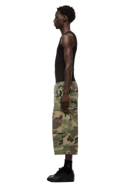 OVERSIZED CAMO WORK SHORTS